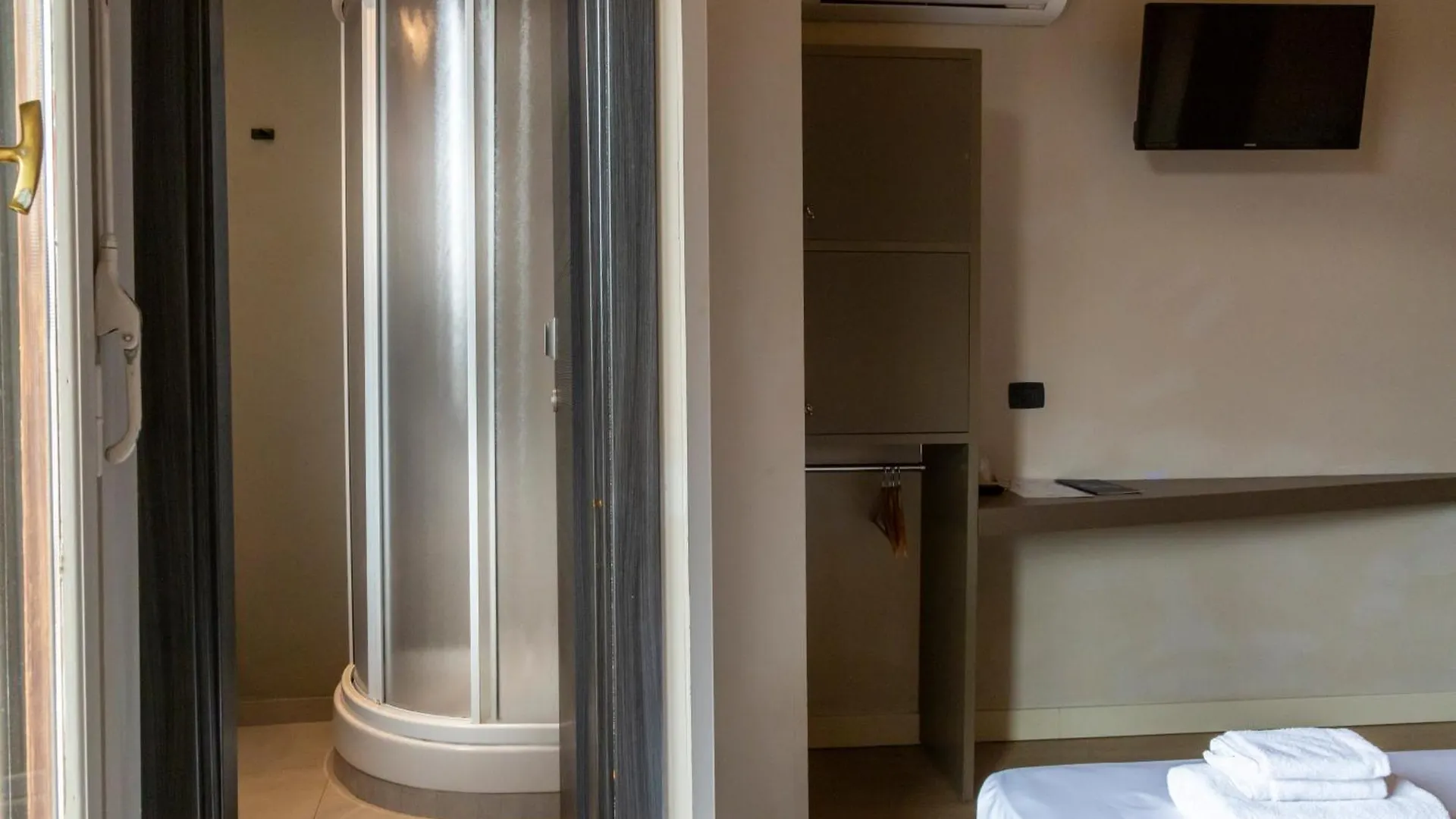 Plus Florence Hostel